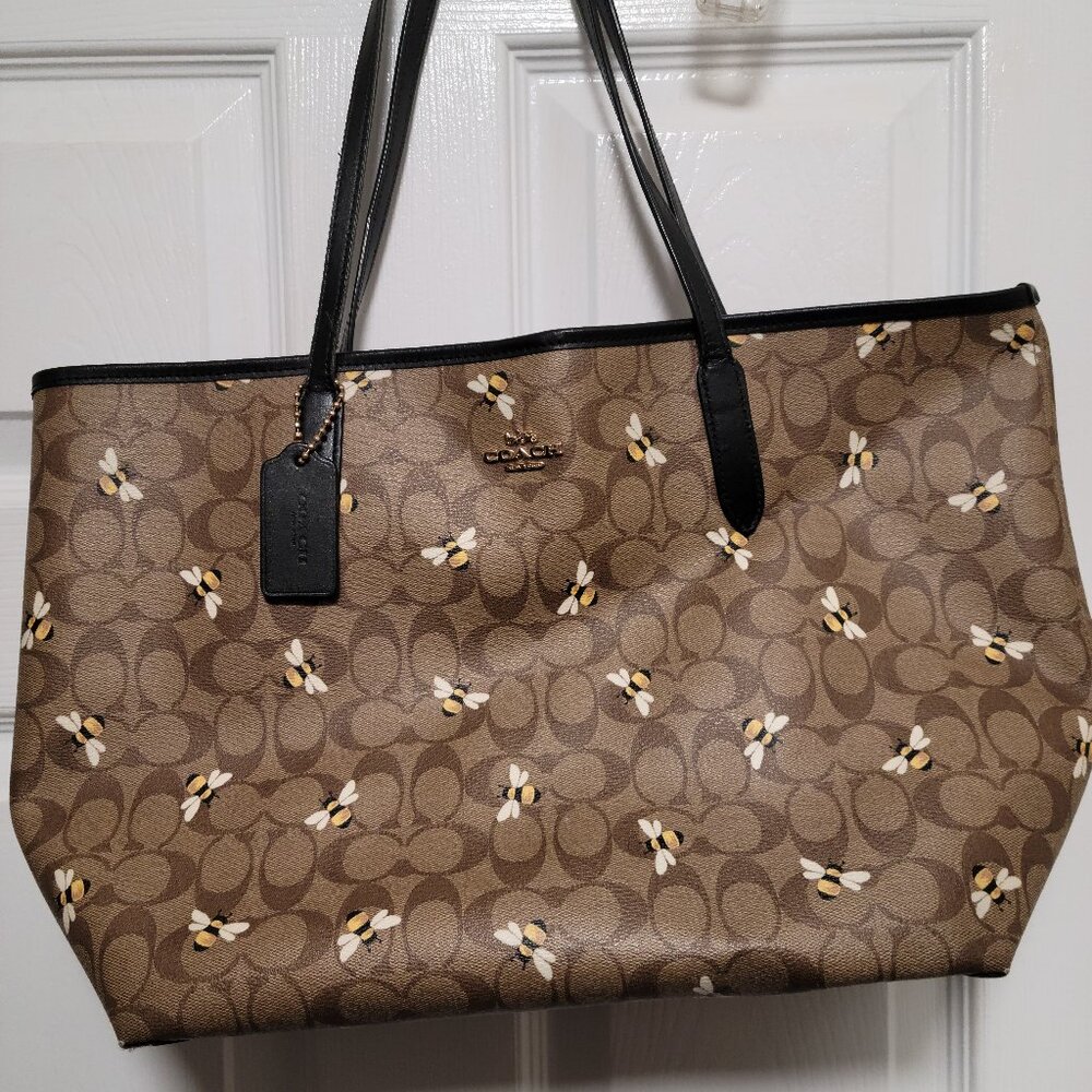 Coach Signature Canvas W/Bee Print